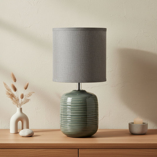 LETI Tischlampe, zeitloses Design – Seitenansicht
