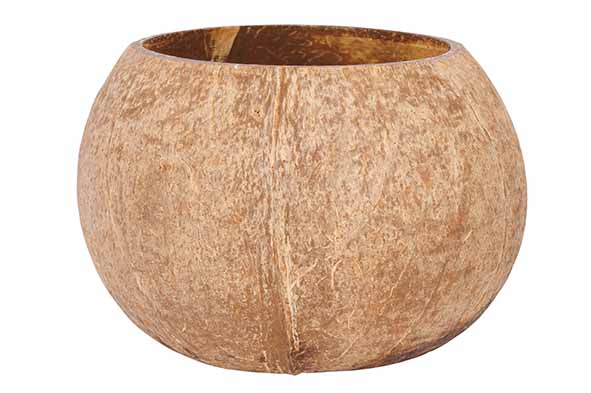 Duftkerze mit Holzdocht in Kokosnussschale