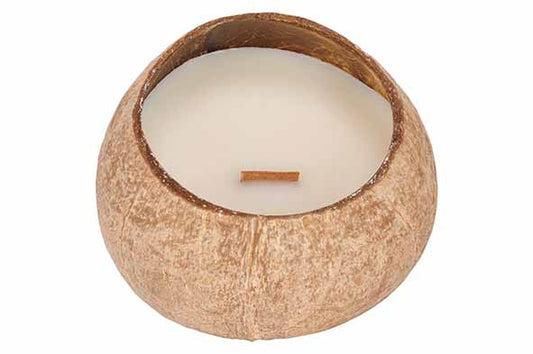 Duftkerze mit Holzdocht in Kokosnussschale
