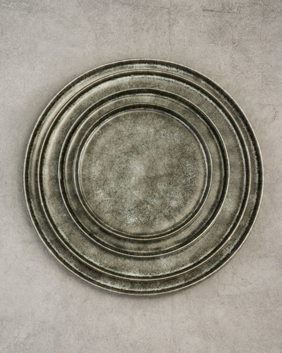 Istra Teller aus Steinzeug Flach Grau-Grün - Teller - tinkie.de